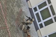 3.-Funkcjonariusz-SPKP-z-psem-sluzbowym-w-trakcie-cwiczen.-Autor-LXII-LO-im.-gen.-Jakuba-Jasinskiego